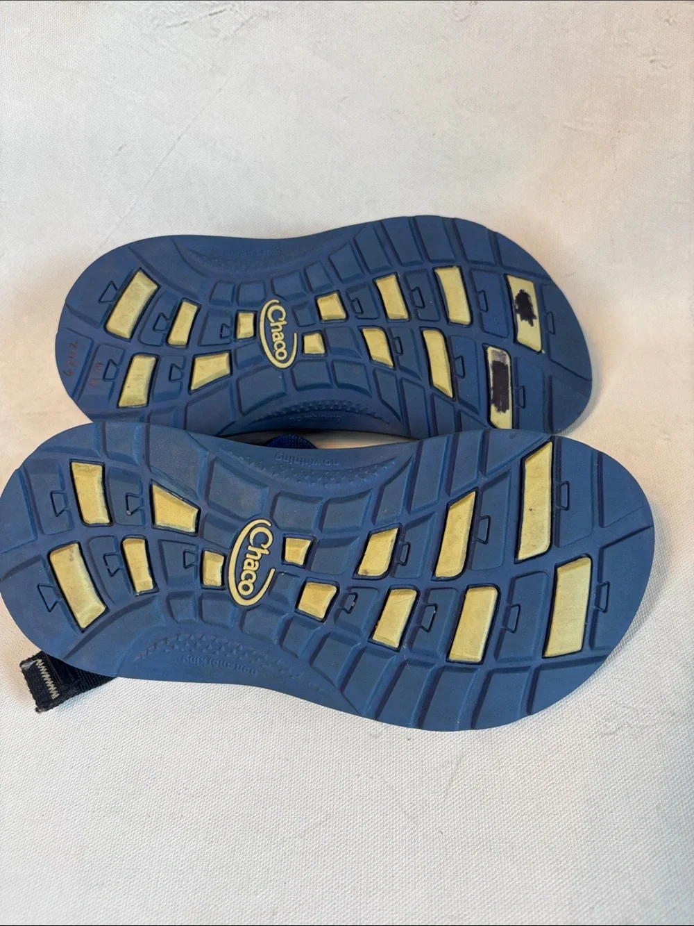Chaco Kids Blue Patterned Webbing Sport Sandals, size 1